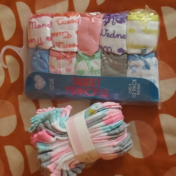 ๐2/$20 or 4/$30 10 ct New Socks size 7-10 and 10 ct size 4 Briefs nip - Picture 1 of 4